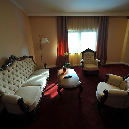 Hotel Carul Din Stele Coţofenii din Faţă Exterior foto