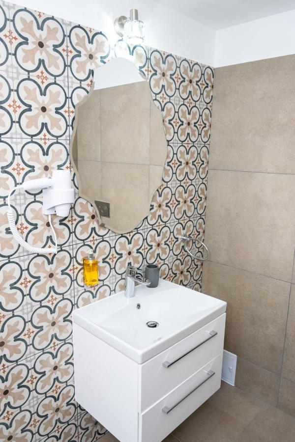 Hotel Carul Din Stele Coţofenii din Faţă Exterior foto