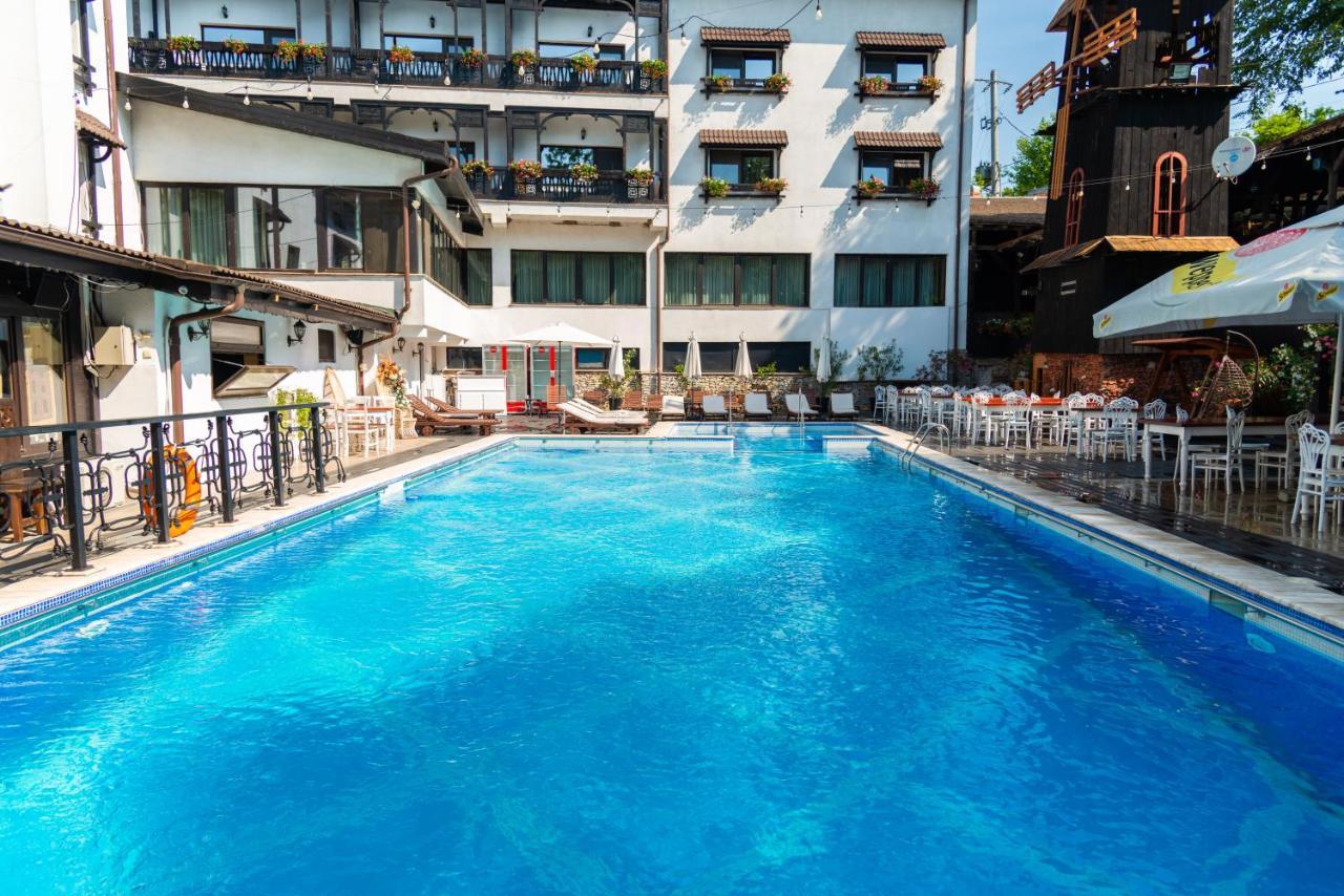 Hotel Carul Din Stele Coţofenii din Faţă Exterior foto