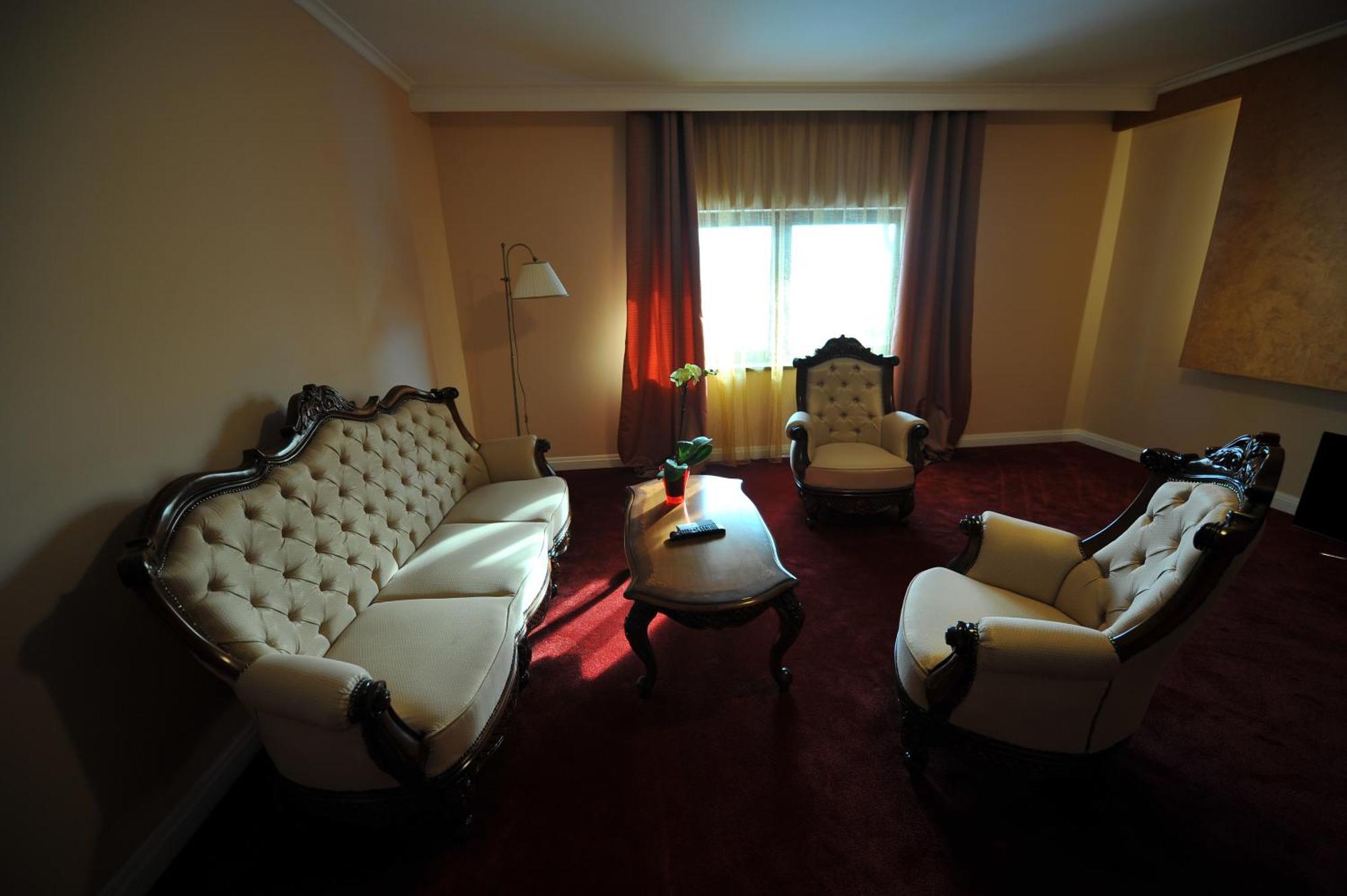 Hotel Carul Din Stele Coţofenii din Faţă Exterior foto